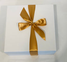 Load image into Gallery viewer, Honey Bee Gift Box